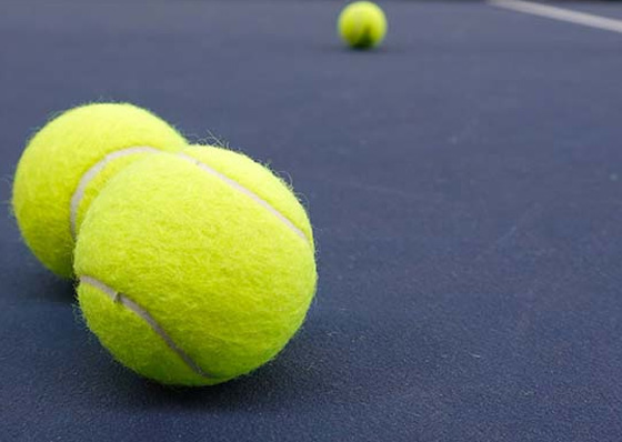 Kann man Padel mit Tennisb&auml;llen spielen?