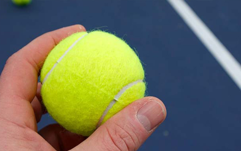 Wie viel wiegt ein Tennisball?
